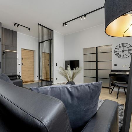 Exclusive Grey And Red Apartment In Warsaw Center By Noclegi Renters Buitenkant foto