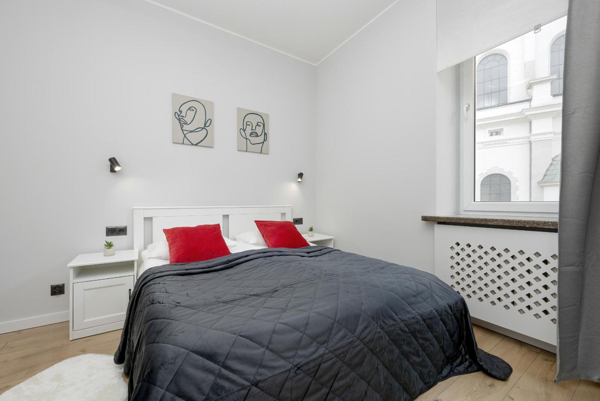 Exclusive Grey And Red Apartment In Warsaw Center By Noclegi Renters Buitenkant foto